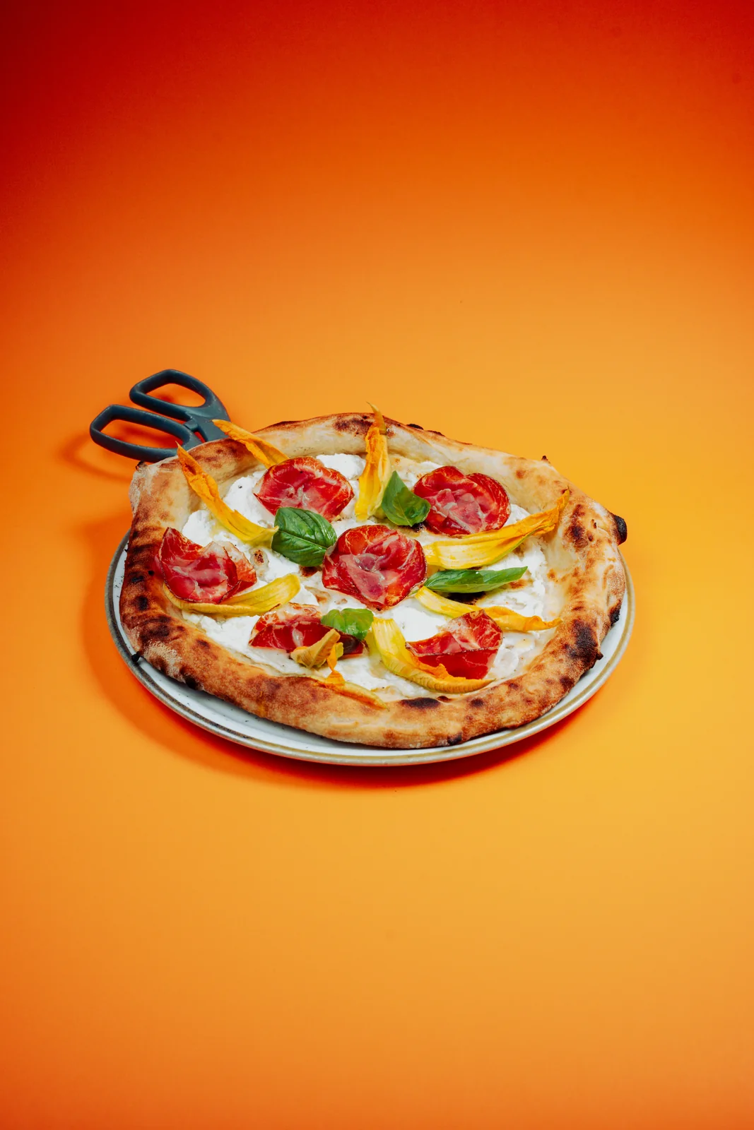 Pizza del 45 Parallelo con pomodorini freschi